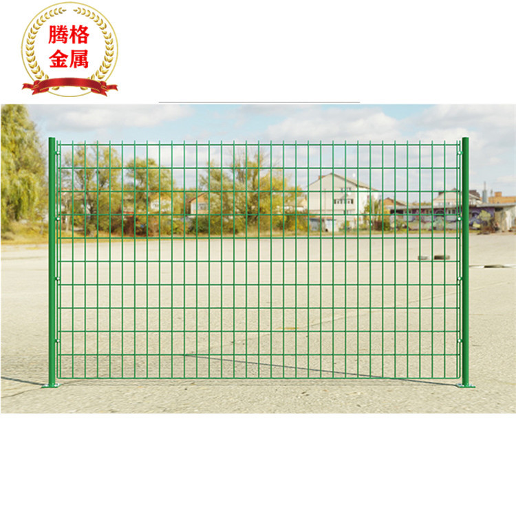 昆明厂家双边丝护栏网 公路防护网 体育场围网小区护栏网 云南护