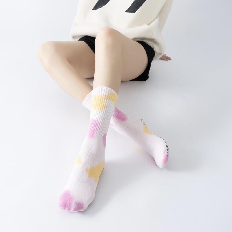 2023 new high quality printing and dyeing yoga calf socks dance socks non-slip contrast color series Pilates socks one-piece delivery