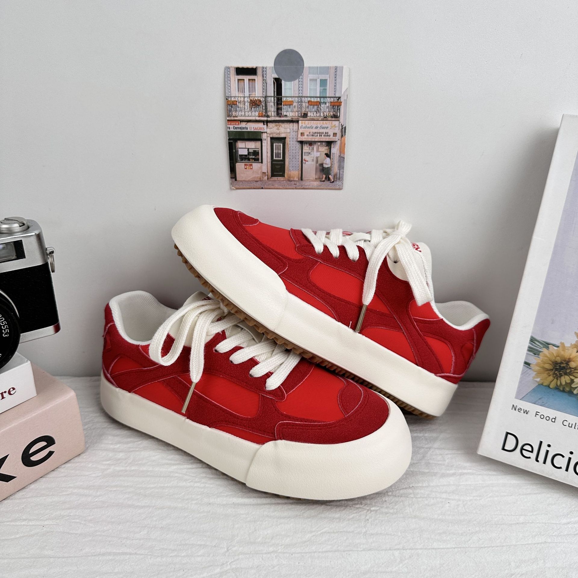 6665 zapatillas de suela gruesa para mujer 2025 nuevo estilo chic cabeza redonda estilo explosivo casual nicho retro estilo de Hong Kong todo fósforo zapatos de entrenamiento alemán