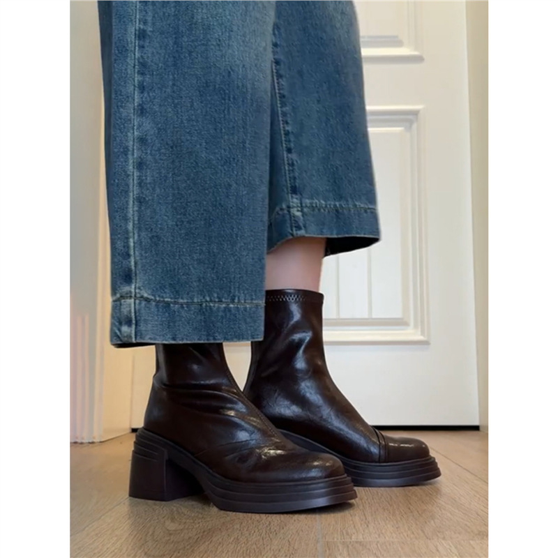 Women's Martin Short Boots with Plush Thick Soles, Autumn and Winter Boots, Soft Leather Round Toe Boots, Slim Heels ~ Leather Surface for Small People