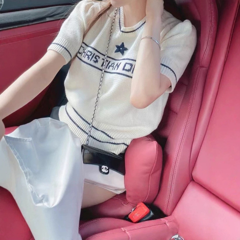 Shenzhen Nanyou high-quality D-brand premium versatile five-star classic lucky star three-color knitted short-sleeve sweater Shenzhen Nanyou high-quality D-brand premium versatile five-star classic lucky star three-color knitted short-sleeve sweater