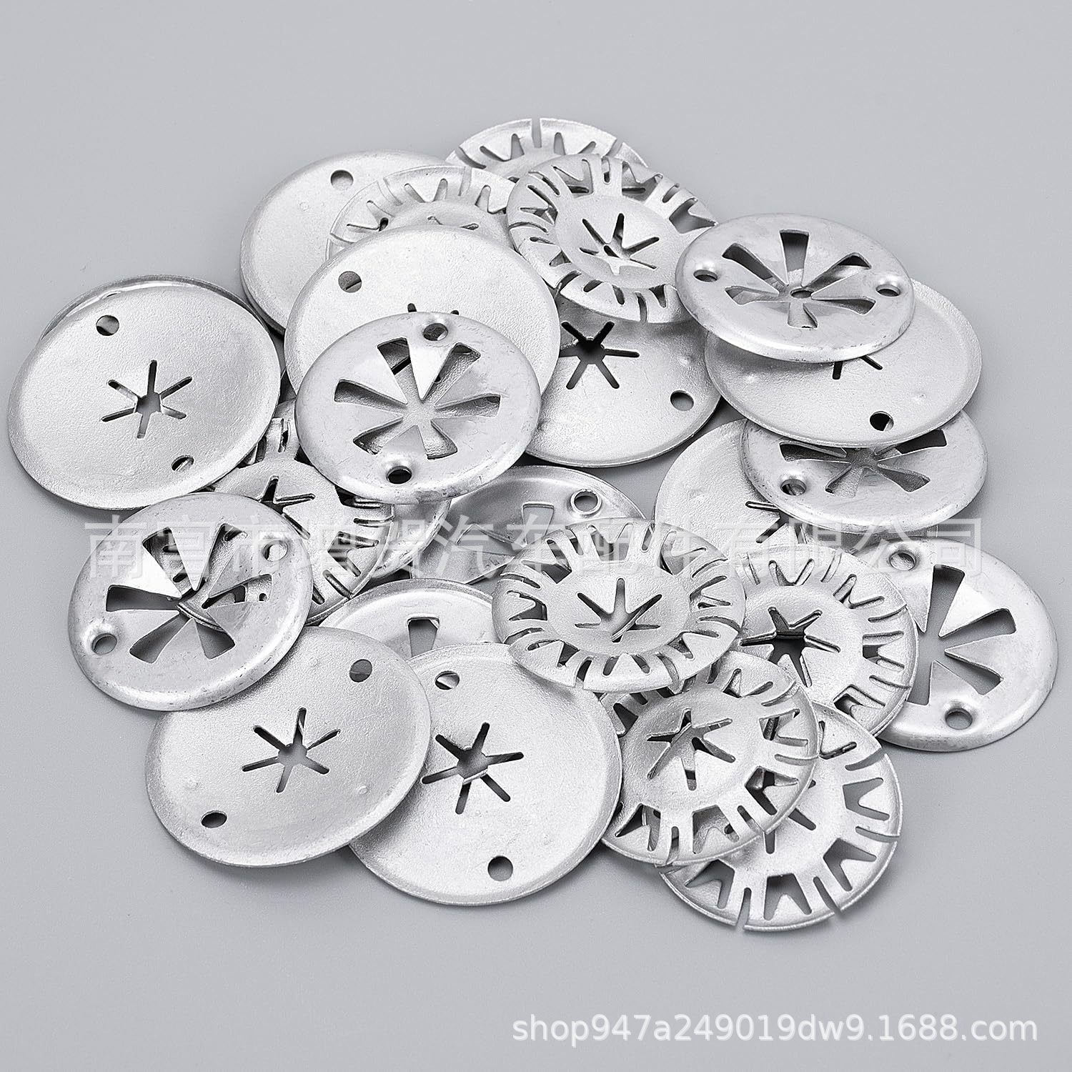 Adecuado para Volkswagen Tiguan Tuan Audi Almohadilla de algodón con aislamiento térmico externo hebilla de placa ignífuga del motor N90335004