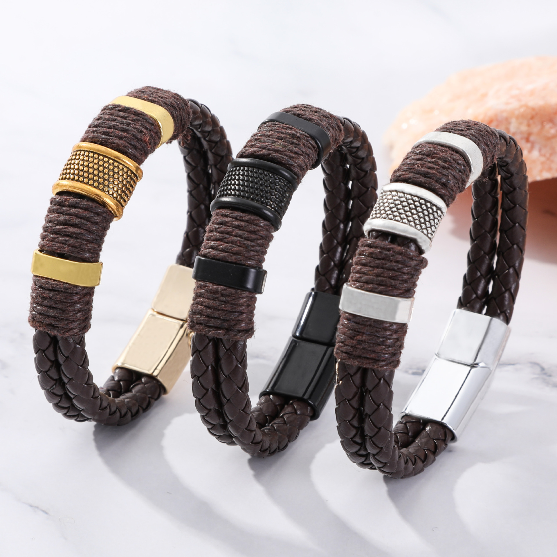 Pulseras transfronterizas europeas y americanas, pulseras trenzadas de piel de vaca de aleación retro de doble capa, pulseras con hebilla magnética de cuero a la moda para hombres