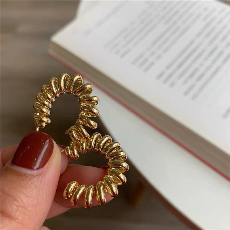 Pendientes de metal de alta gama, diseño minimalista y moderno, para mujer 2024, suministro al por mayor