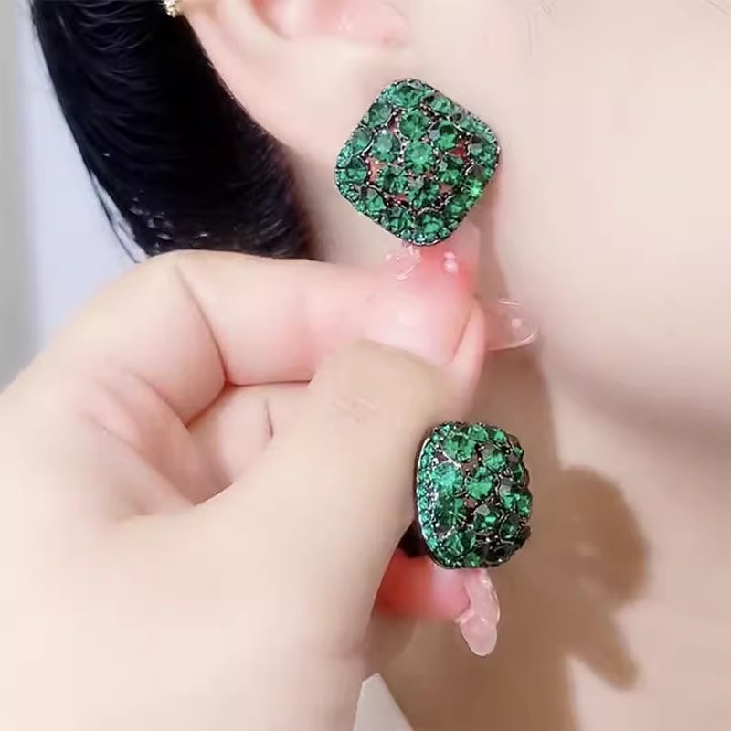 Green geometric retro elegant earrings with zircon