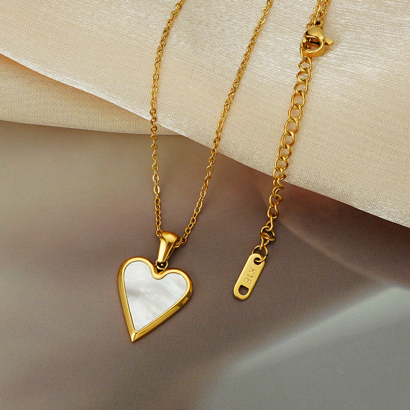 Heart Female Design Enamel Pendant Retro Fashion Simple Clavicle Metal Necklace display picture 3