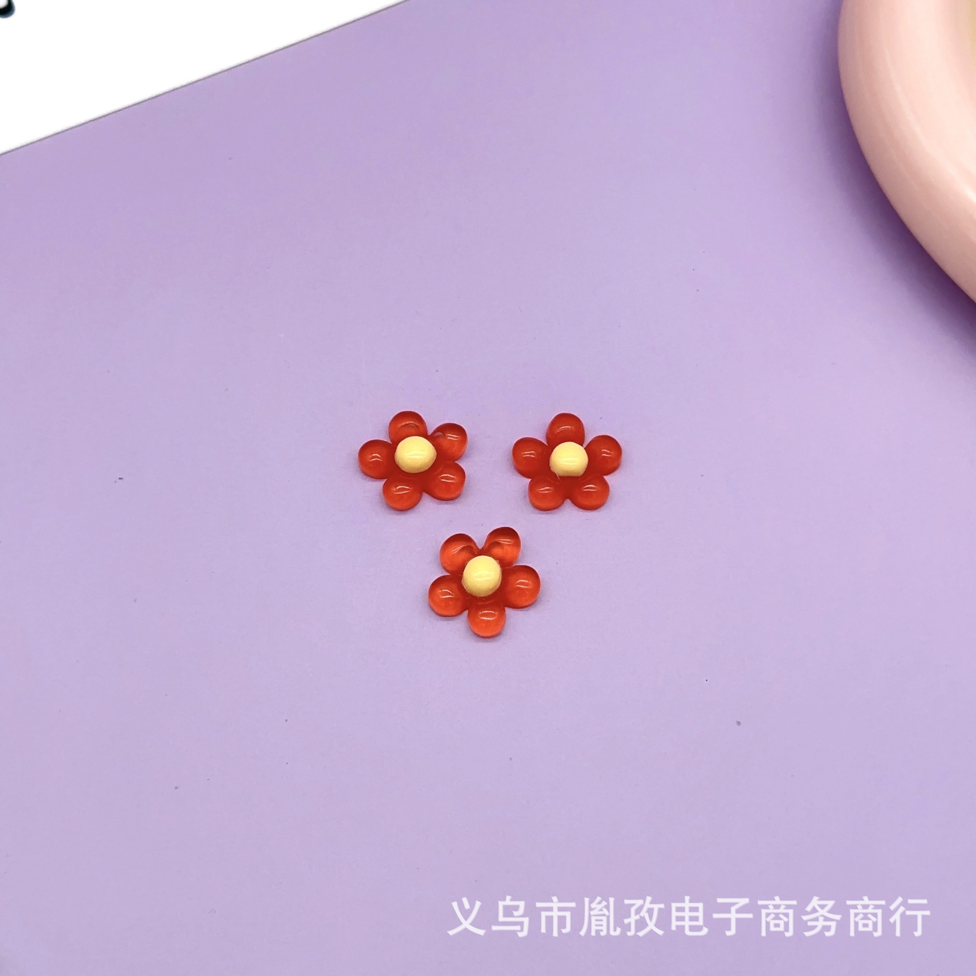 Resina a través del hielo accesorios de flores accesorios de caja de teléfono móvil DIY accesorios de pegamento de crema al por mayor taza de agua agujero agujero hebilla de zapatos