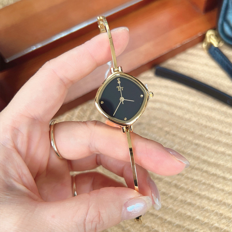 米莉莎手表女小众细带气质时尚新款个性手链轻奢小巧简约