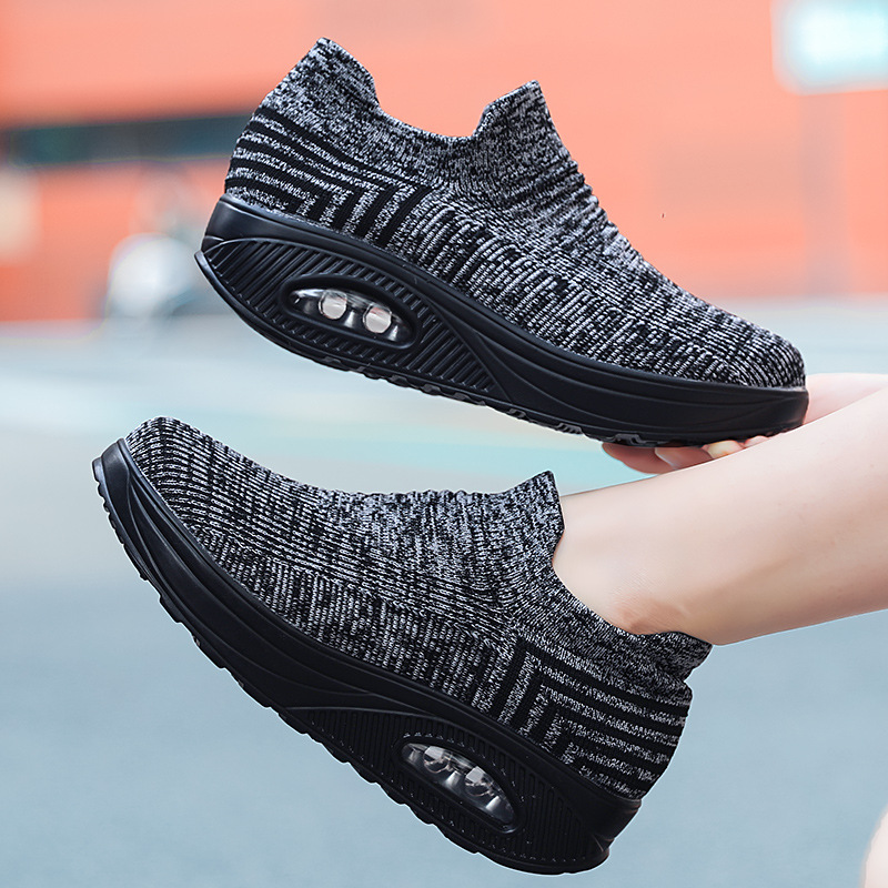 Zapatos de mujer 2021 primavera nuevos zapatos casuales transfronterizos zapatos de mamá ligeros transpirables zapatillas de deporte con cojín de aire para mujer