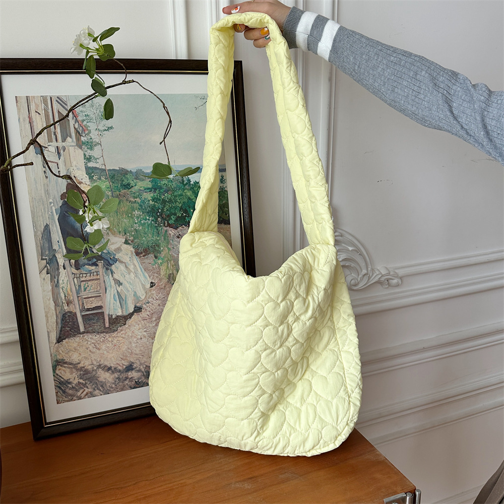39131 Japanese quilted heart-shaped cotton tote travel bag Crossbody bag for women, large-capacity single-shoulder crossbody canvas bag undefined