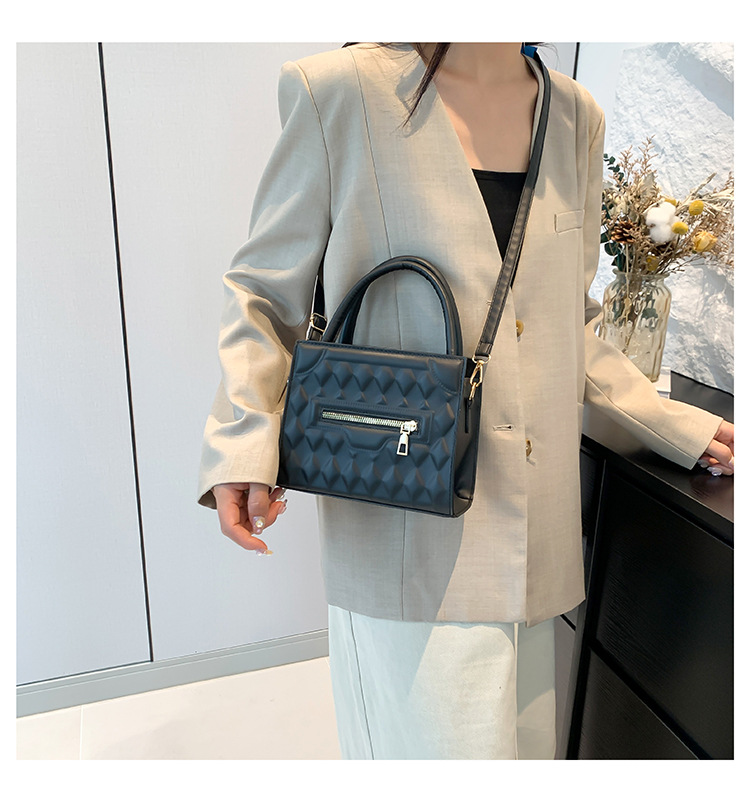 Simplified diamond grid embossed women's handbag 2024 new solid color Korean version stylish single shoulder crossbody_voghion.com