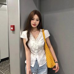 法式复古木耳边衬衫2025夏季新款蕾丝收腰显瘦设计感短袖上衣女潮