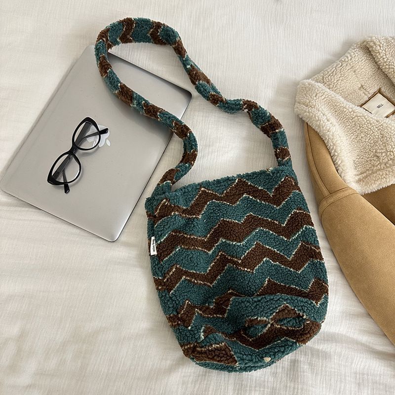 Versión coreana de ins otoño e invierno nuevo material de lana de gran capacidad bolso femenino tote, viento perezoso, viento perezoso, hombro inclinado, marea de bolso