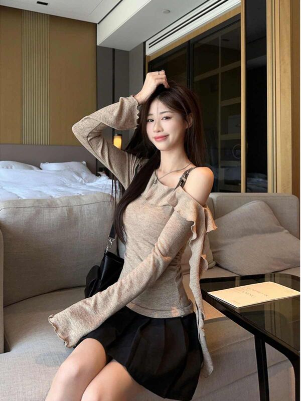 荷叶边褶皱长袖针织衫女秋季新款辣妹设计感小众修身掐腰露肩上衣|undefined