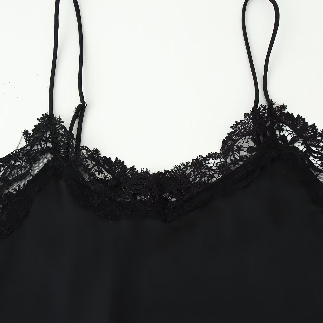 GraceChic Collection Automne 2025 Nouvelle Mode Européenne et Américaine Ensemble de Lingerie Femme en Satin de Soie Texturé Haut et Short_voghion.com