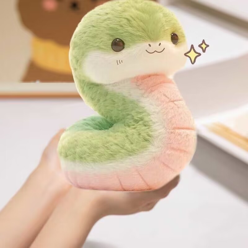 サツマイモと同じ蛇の赤ちゃんのぬいぐるみの赤ちゃんの誕生日プレゼントバレンタインデーの彼女がプレゼントします。|undefined