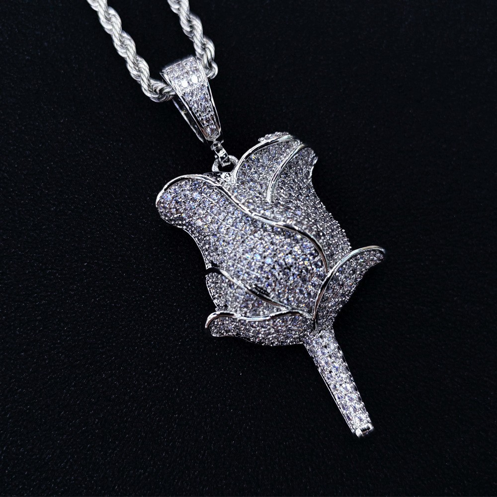 Elegante collana con ciondolo a rosa e zirconi da donna_voghion.com
