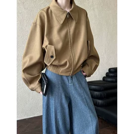 女式衬衫;女式T恤;半身裙