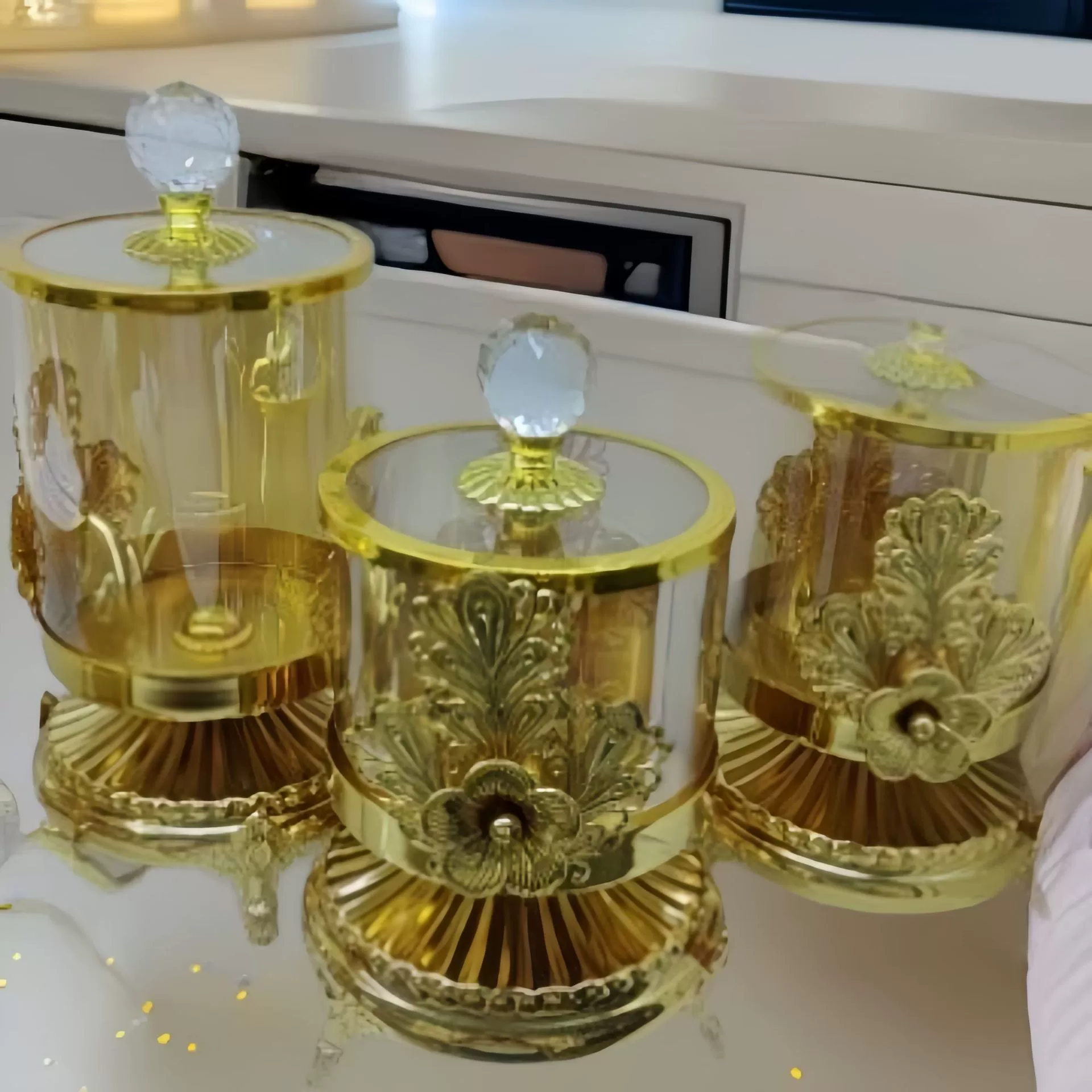 Настольная декоративная банка для хранения из золотого хрустального стекла с крышкой, в стиле арабского, американского и европейского дизайна, для конфет и декоративных украшений