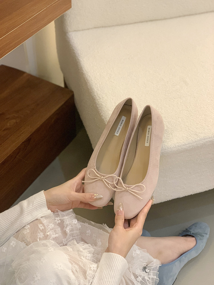 Zapatos rojos retrógrados de altura interior zapatos de mujer 2025 nuevos zapatos de ballet rosa de primavera francesa suaves