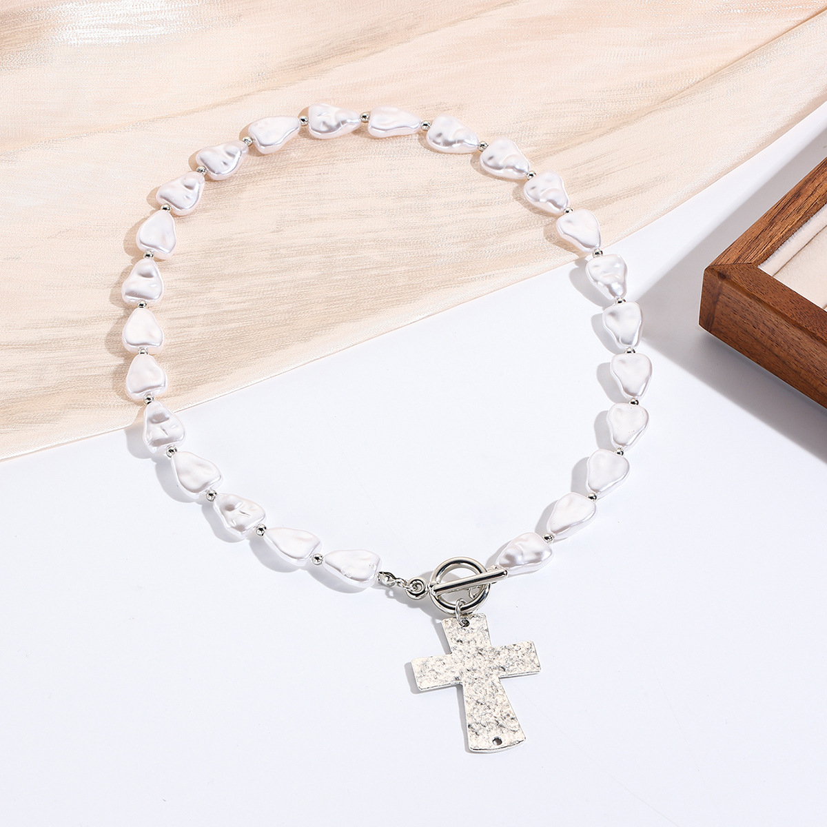 Cross Pattern Modern Style Cross Zinc Alloy Round Chain Pendant Necklaces Wholesale