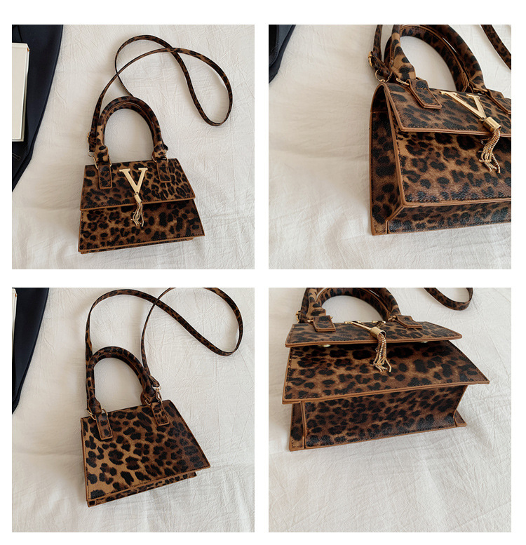 The new leopard print handbag is trendy and stylish. The crossbody bag has a simple texture and a spicy girl style. It is a unique single-shoulder small square bag undefined