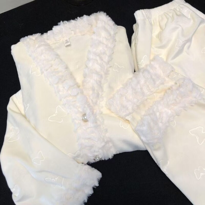 2025 New Style Small Fragrant Island Velvet Pajamas for Women Autumn and Winter Thickeneded Super Soft Long-Sleeved Pants Home Wear Set 2025 New Style Small Fragrant Island Velvet Pajamas for Women Autumn and Winter Thickeneded Super Soft Long-Sleeved Pants Home Wear Set
