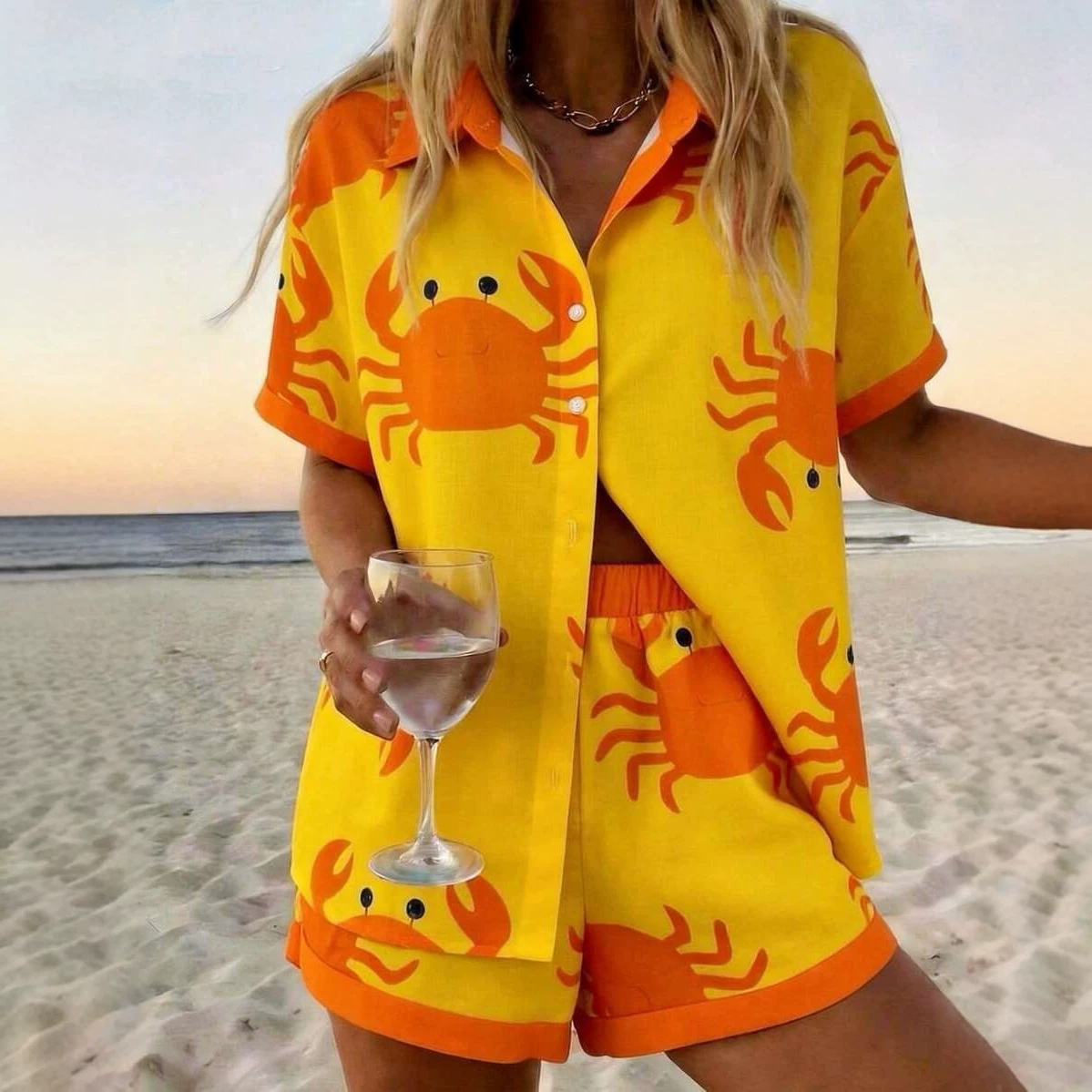 Sommerliches Set im Resort-Stil mit Print: Kurzarm-Hemd und Shorts_voghion.com
