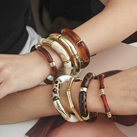 耳环;耳钉;项链