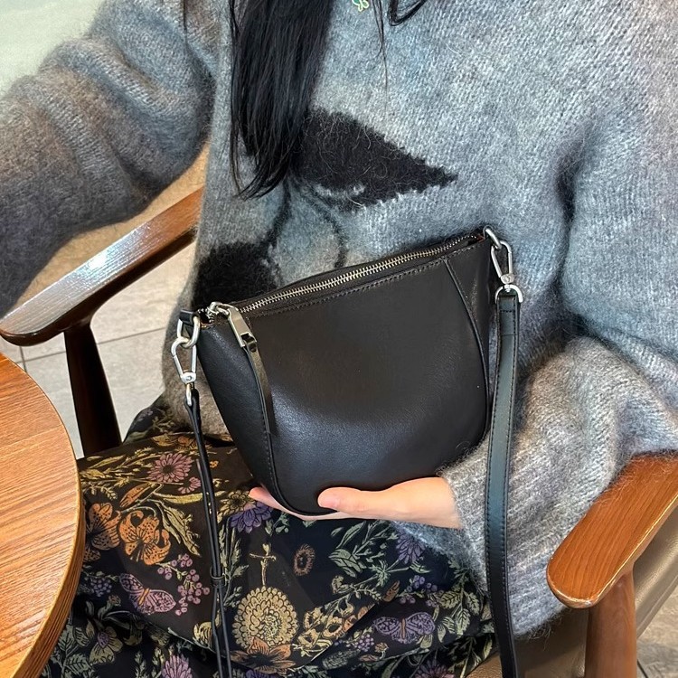 Genuine Leather Women's Small Bag 2025 New Arrival Coin Purse Versatile Fashion High-Quality Texture Commuter Shoulder Crossbody Bag - Thumbnail 2