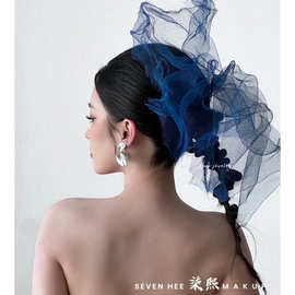 克莱因蓝氛围感头纱小众个性设计新娘头饰结婚礼服写真拍照配饰