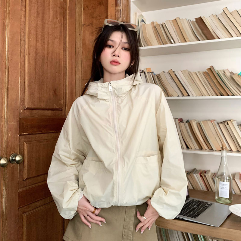 春夏短款外套女新款休闲宽松户外冲锋衣大码连帽运动风纯色骑行服