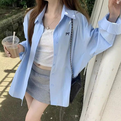 刺繍の青いシャツの夏の韓国版の春と秋の新型のゆったりしている百長の長袖の上着のコート