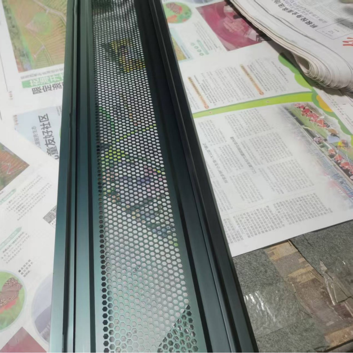 音响装饰面板铝型材冲网孔激光切割网孔喷砂氧化灰