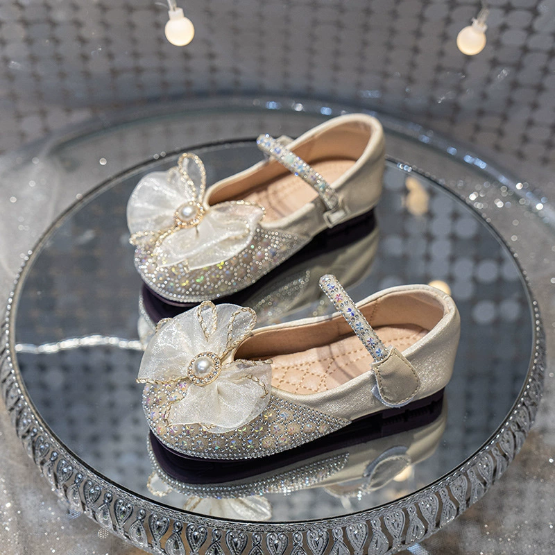 Кожаная обувь для девочек 2024 весна и осень новая маленькая девочка мода и удобная обувь принцессы красная иностранная детская обувь четыре сезона