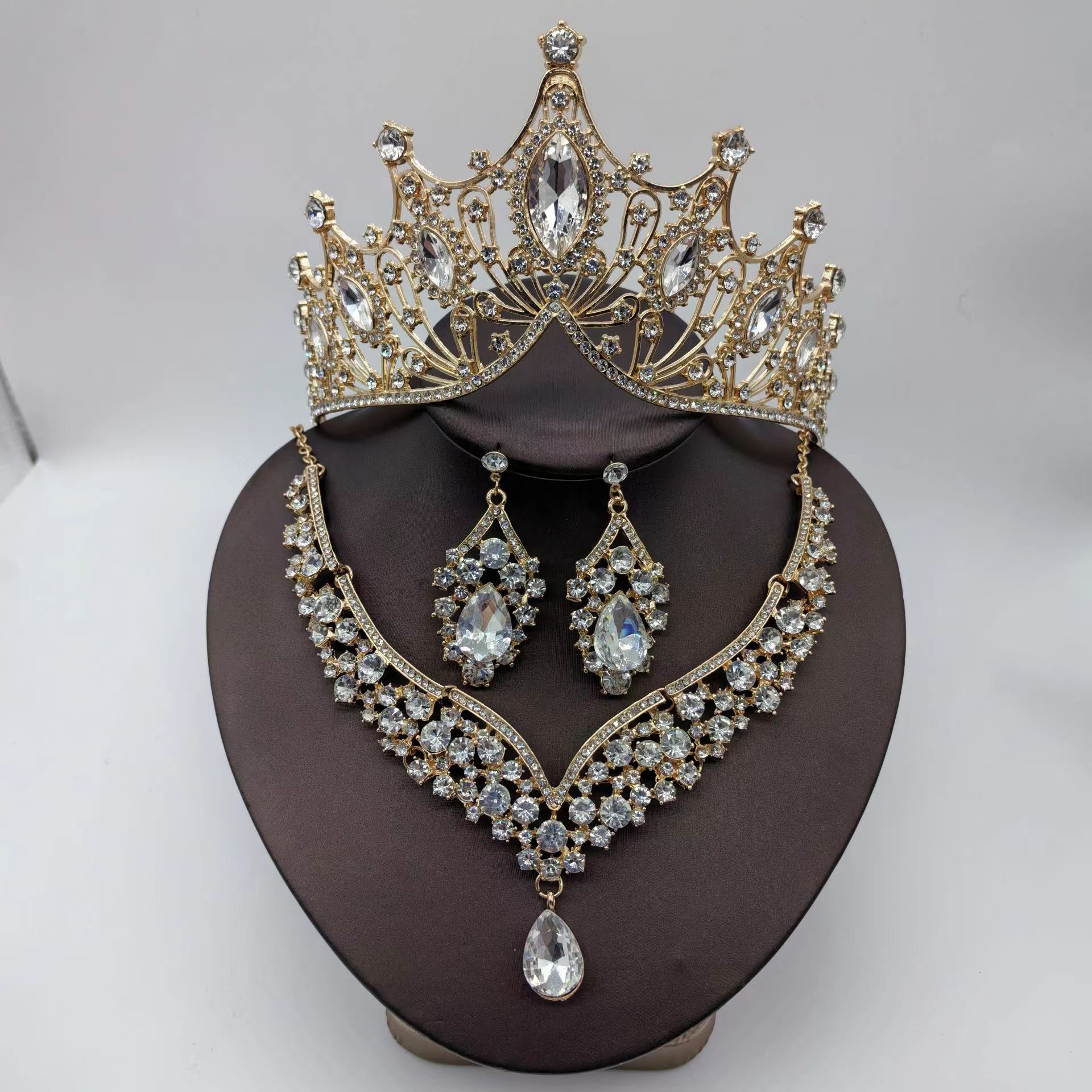 Collar de corona europea y americana traje de tres piezas tocado de novia ojo de caballo vestido de lujo barroco corona venta caliente