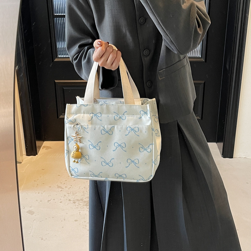 Wholesale fashion bento bag new daily lightweight handbag Korean version high-quality travel and business versatile handbag