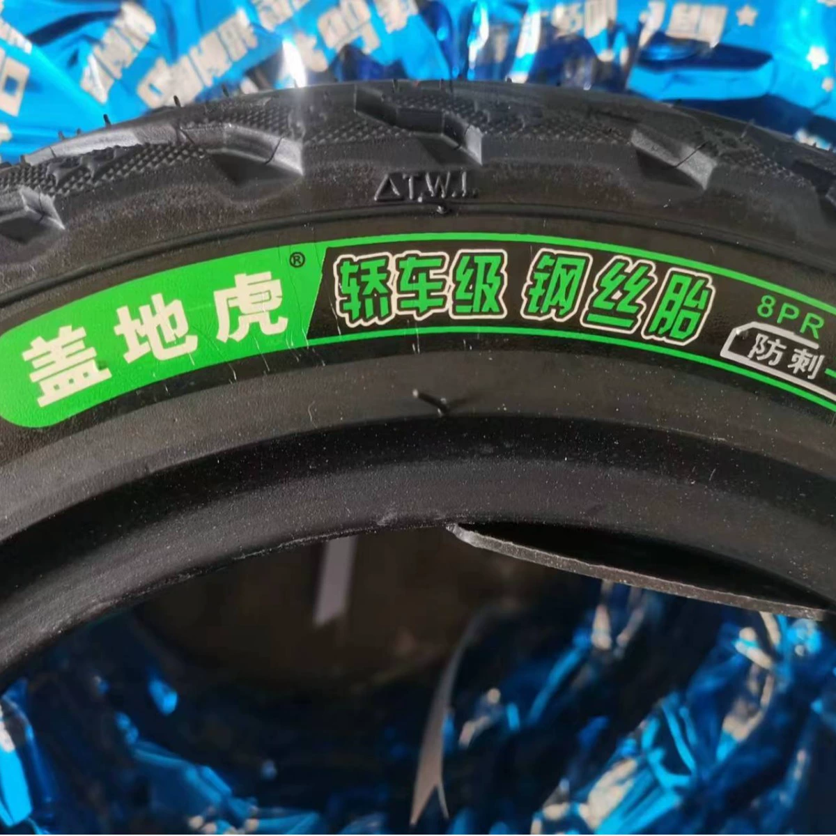 Поставка бескамерных шин 3.00-10/14x2.50 с антипрокольным стальным кордом для электромобилей, утолщенных и взрывобезопасных.