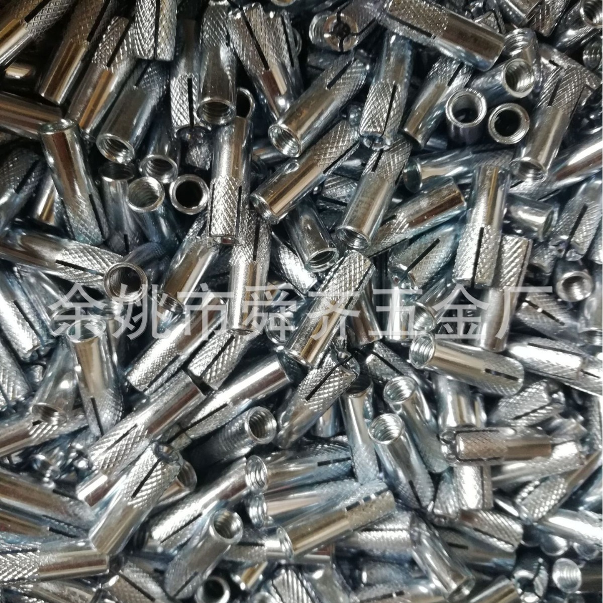 膨胀螺丝生产供应 镀锌内迫壁虎 内迫膨胀 膨胀螺丝 规格齐全