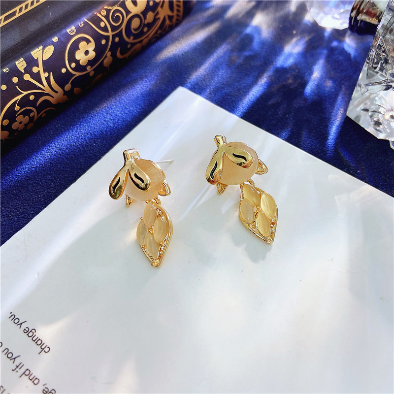 Korea Golden Geometric Fox Earrings display picture 4