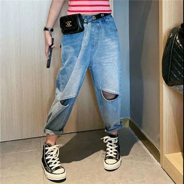 Single -piercing jeans