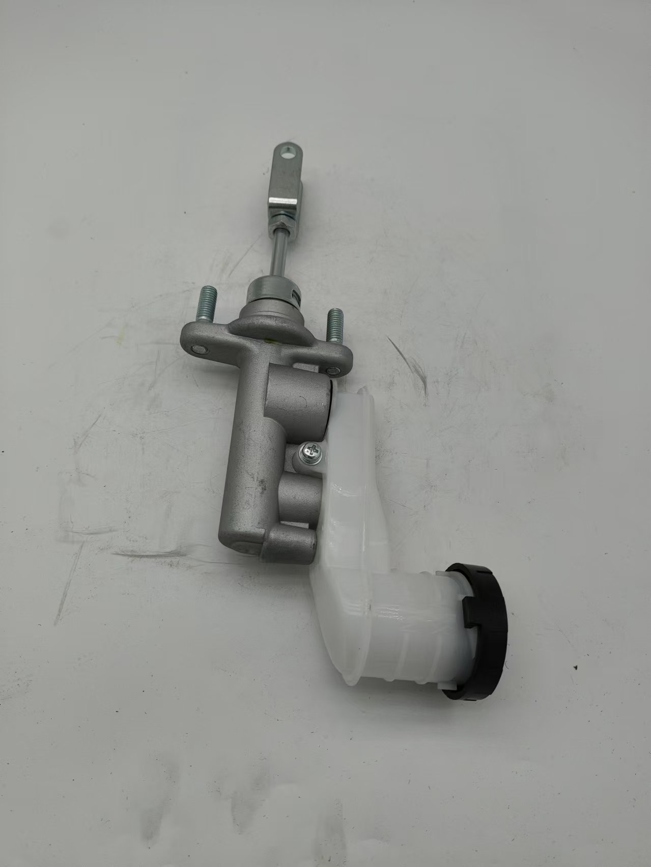 8-97943-432-0,8-97945-438-0 Suitable for Isuzu D-Max Clutch Master Cylinder