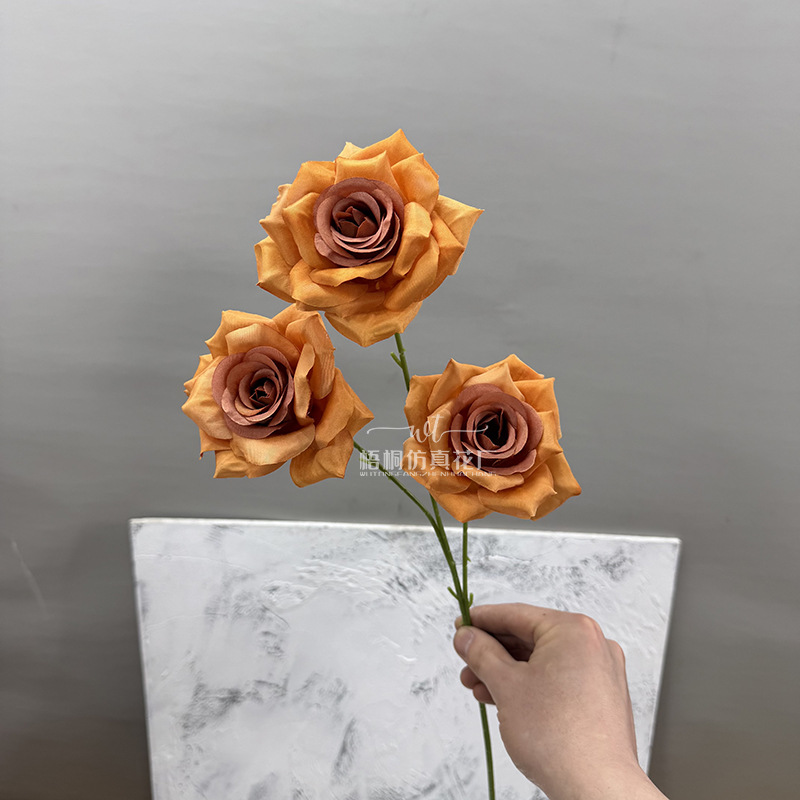 3-head curled diamond rose—caramel