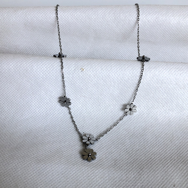 Joyería colgante transfronteriza al por mayor de acero inoxidable flor hoja ala forma colgante sin decoloración collar simple de las mujeres