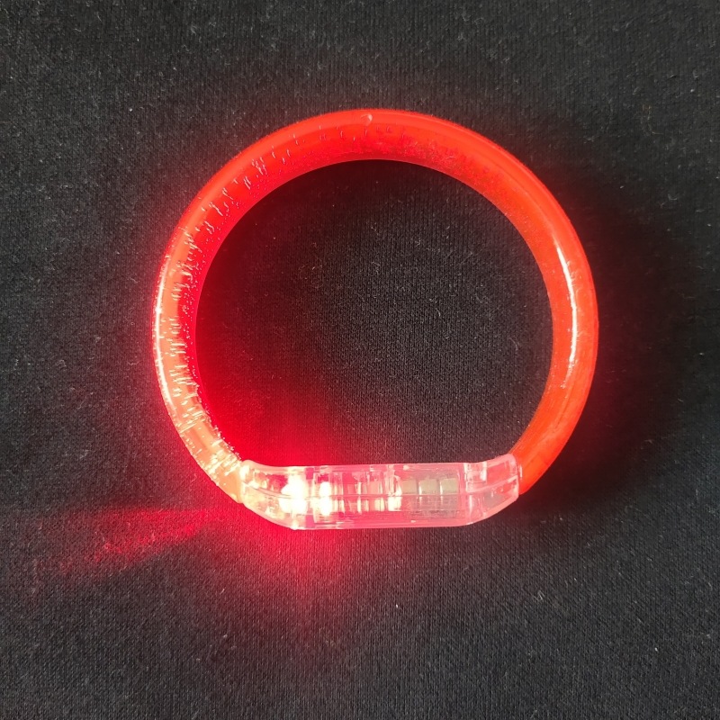 Brazalete luminoso electrónico al por mayor atmósfera de concierto pulsera fluorescente ayuda luz nocturna LED mezcla personalizada