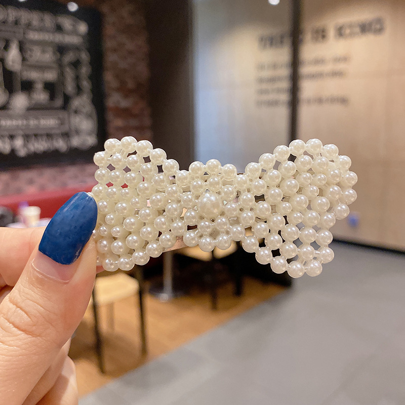 14#Pearl bows are irregular.
