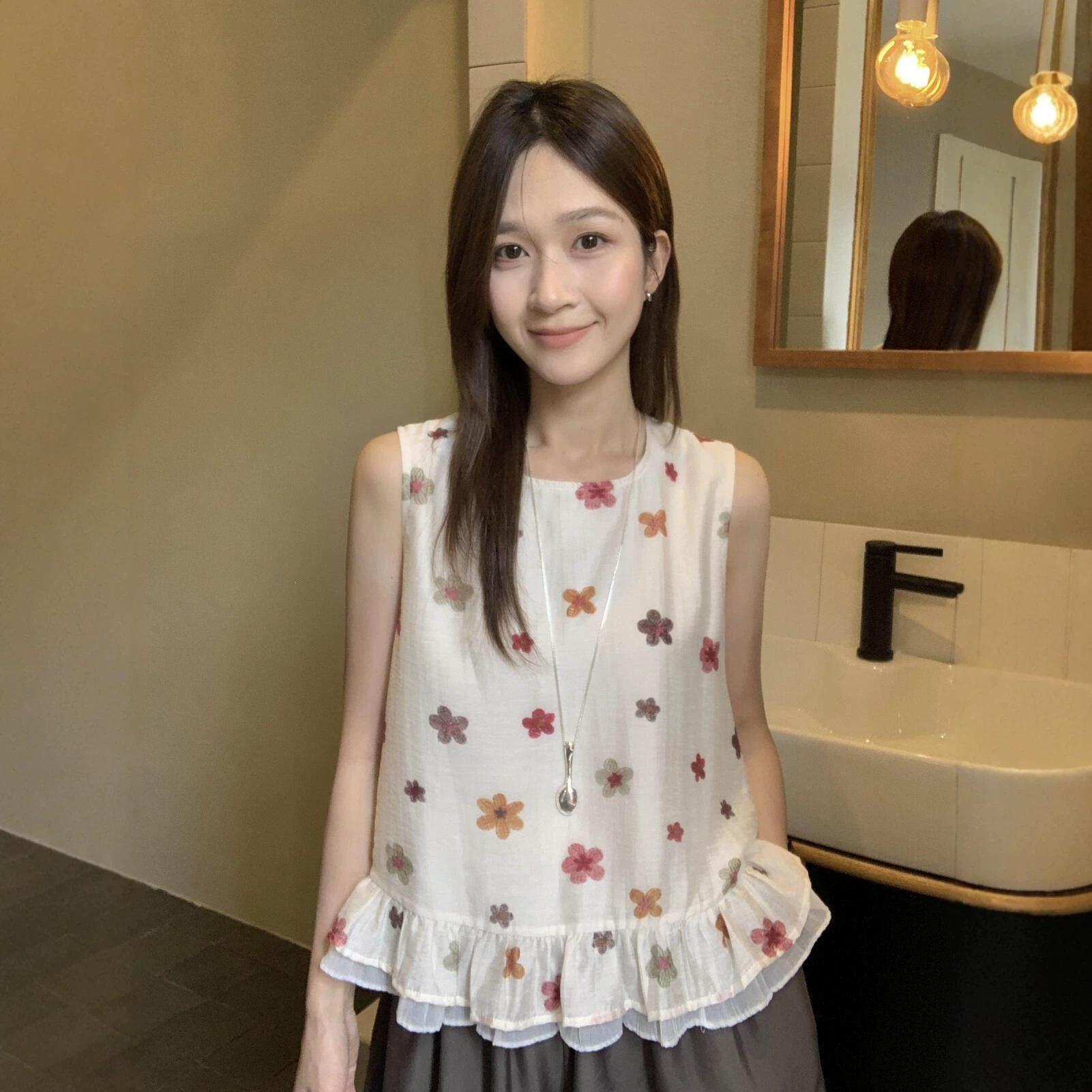 MISS密思家夏季森系甜妹风绣花蕾丝拼接荷叶下摆无袖背心女W69122