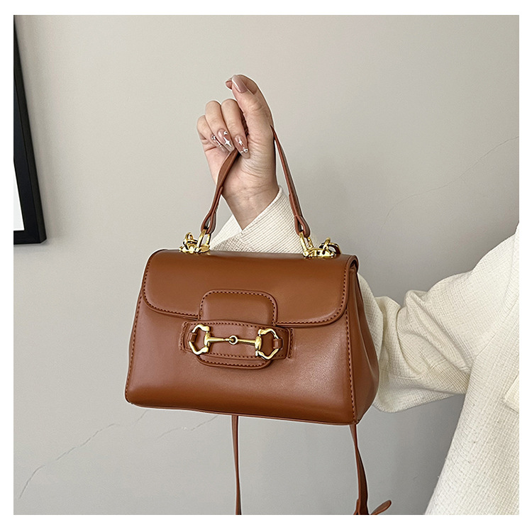 Borsa alla moda coreana 2024 Tendenza borsa a tracolla a colori a contrasto con spalla semplice e personalizzata per nuove donne primavera_voghion.com