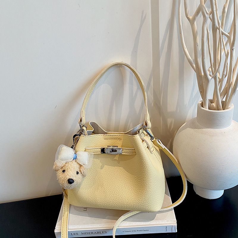 Original foreign trade basket bag, nis style solid color shoulder and crossbody bag for women, large-capacity commuter handbag Original foreign trade basket bag, nis style solid color shoulder and crossbody bag for women, large-capacity commuter handbag