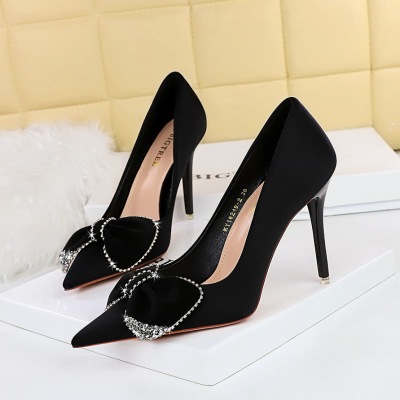 18249-H31 European and American style banquet women&apos;s shoes, high heels, slim heels, shallow mouthed pointed silk, 